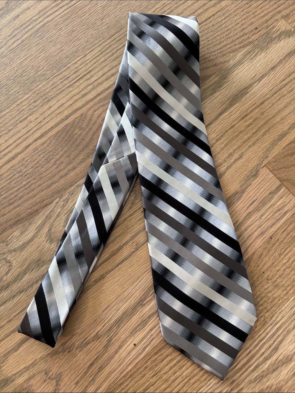Men’s Silver & Black Diagonal Stripe Tie